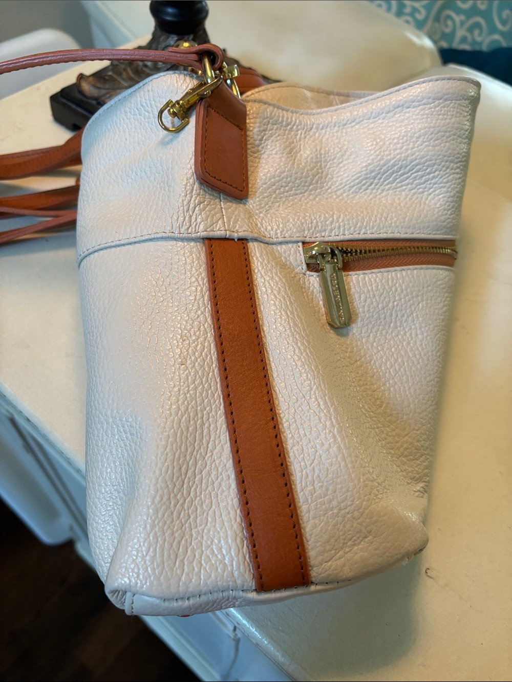 Valentina White Leather Shoulder Bag with Brown Trim - Picture 6 of 9